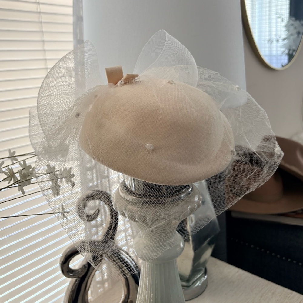 VTG Betmar Ivory Wool Fascinator Mesh Veil Hat - Picture 5 of 14